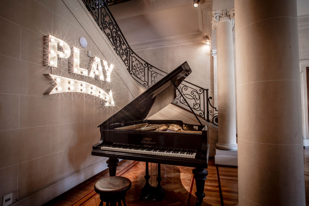 Piano y escalera
